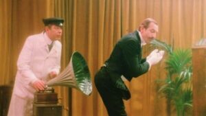 Leonard Rossiter in Le Pétomane.